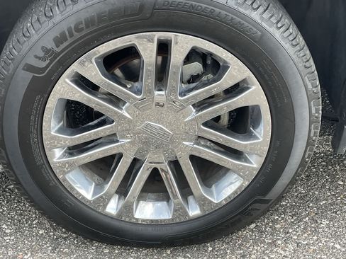 Used 2018 Cadillac Escalade ESV 4WD image 40