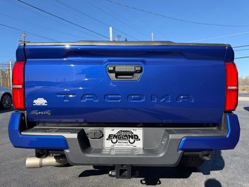 Used 2025 Toyota Tacoma SR5 image 9
