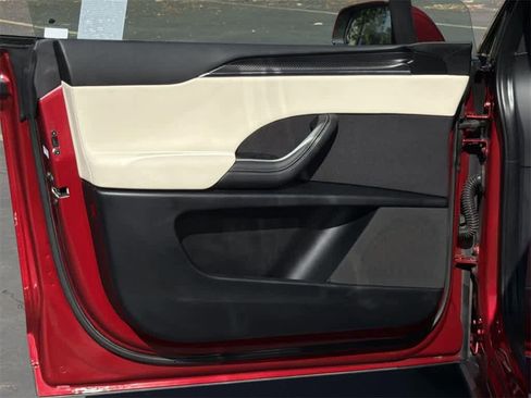 Used 2023 Tesla Model X Plaid image 21