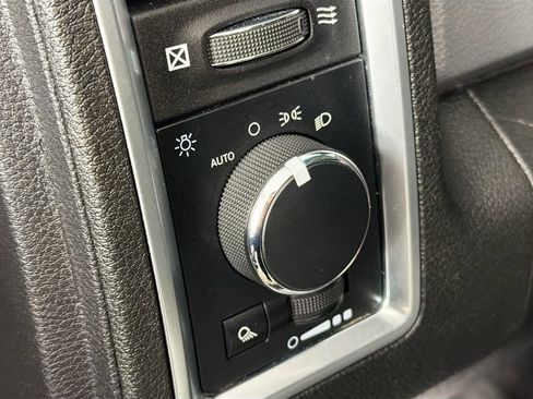 Used 2019 RAM 1500 Classic SLT image 10