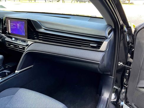 Used 2025 Toyota Camry LE image 13