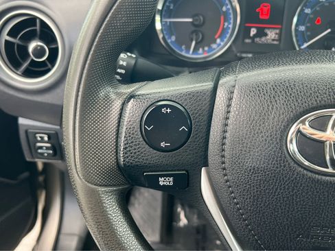 Used 2017 Toyota Corolla LE image 32