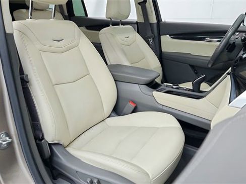 Certified 2022 Cadillac XT6 Premium Luxury image 23