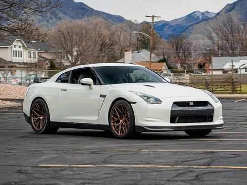 Used 2009 Nissan GT-R Premium image 3