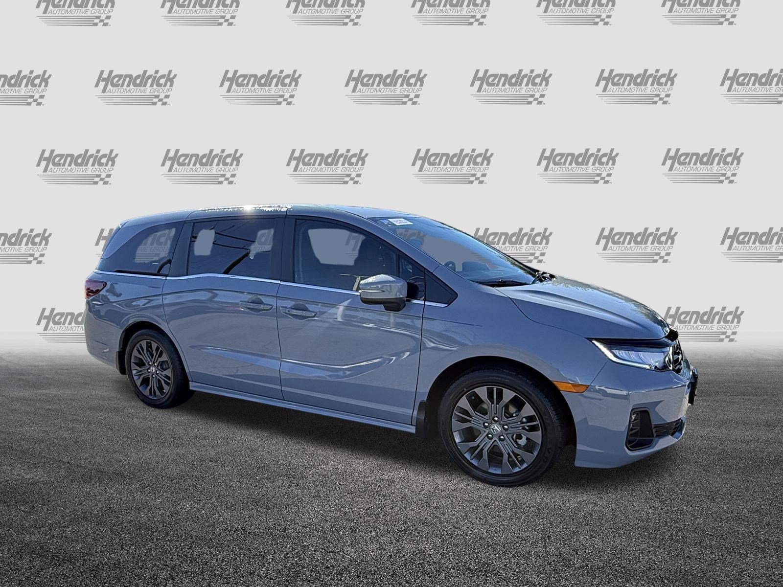 Used 2025 Honda Odyssey Touring image 2