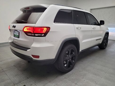 Used 2019 Jeep Grand Cherokee Laredo image 9