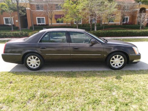 Used 2009 Cadillac DTS FWD image 5