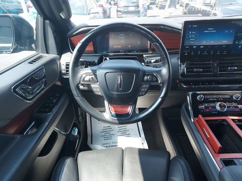 Used 2024 Lincoln Navigator Reserve AWD/4WD image 16