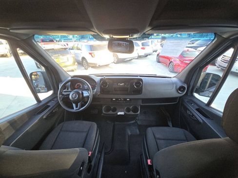 Used 2019 Mercedes-Benz Sprinter 144 image 11