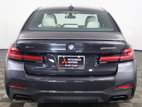 Used 2022 BMW M550i xDrive w/ Dynamic Handling Package image 17