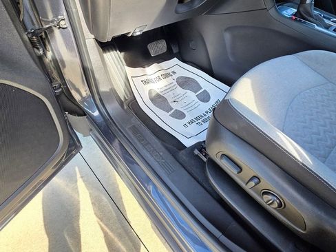 Used 2022 Chevrolet Equinox LS w/ LS Convenience Package image 23