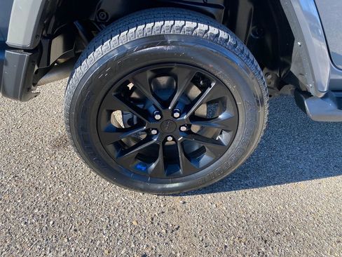 Used 2022 Jeep Wrangler Unlimited Sahara image 31