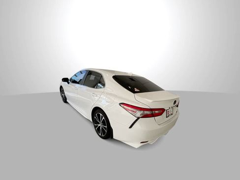 Certified 2019 Toyota Camry SE FWD image 6