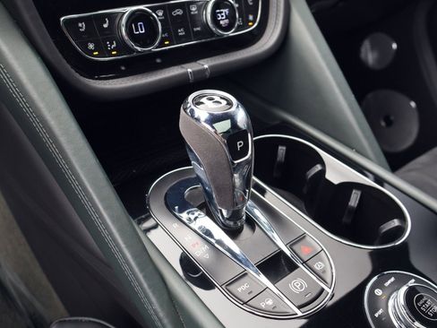 Used 2022 Bentley Bentayga AWD/4WD image 20