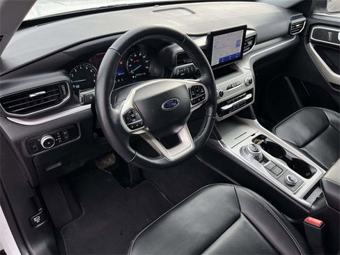 Used 2022 Ford Explorer XLT w/ Equipment Group 202A image 29