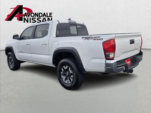 Used 2017 Toyota Tacoma TRD Off-Road image 4