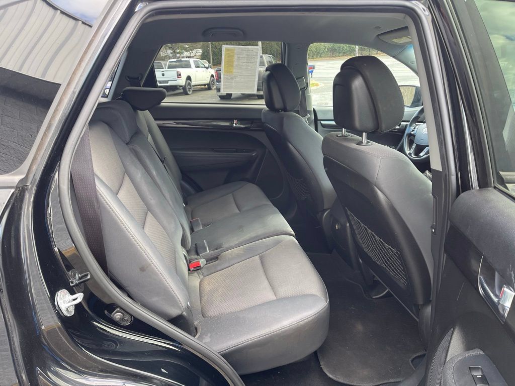 Used 2013 Kia Sorento LX w/ Convenience Pkg FWD image 12