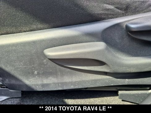 Used 2014 Toyota RAV4 LE AWD/4WD image 18
