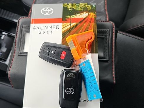 Used 2023 Toyota 4Runner TRD Off-Road Premium w/ Off Road Premium Plus Package AWD/4WD image 5