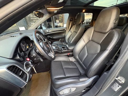 Used 2018 Porsche Cayenne image 12
