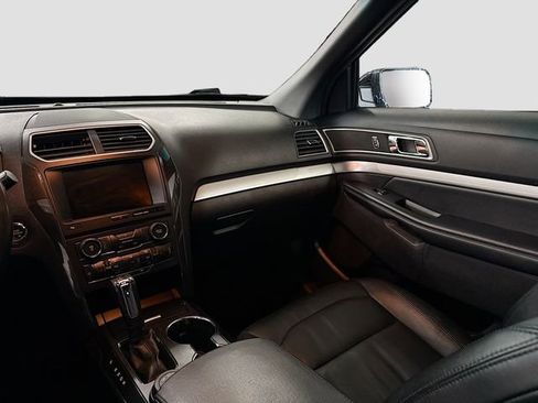 Used 2016 Ford Explorer XLT w/ Equipment Group 202A image 25