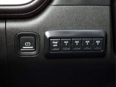 Used 2021 Chevrolet Silverado 1500 LT w/ Work Truck Package AWD/4WD image 17