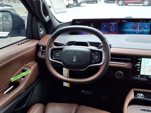 New 2026 Lincoln Navigator L Reserve AWD/4WD image 11