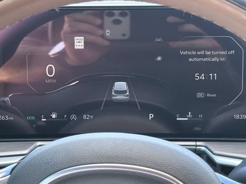 Certified 2025 Kia Sorento SX Prestige w/ Olive Brown Leather Package AWD/4WD image 17
