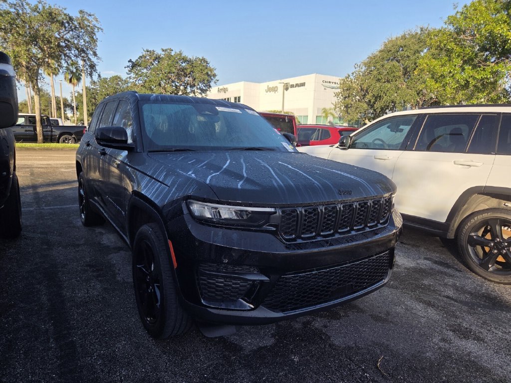 Used 2023 Jeep Grand Cherokee Altitude AWD/4WD image 53