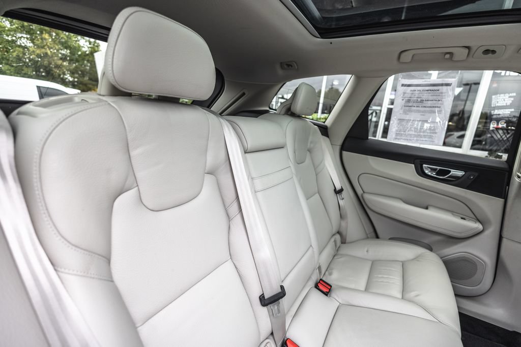 Used 2018 Volvo XC60 T5 Momentum w/ Convenience Package AWD/4WD image 32