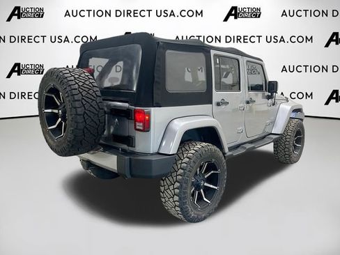 Used 2016 Jeep Wrangler Unlimited Sahara w/ Connectivity Group AWD/4WD image 8