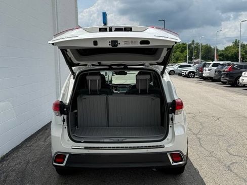 Used 2017 Toyota Highlander Limited AWD/4WD image 10