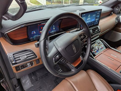 Used 2024 Lincoln Navigator Reserve image 10