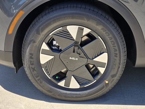 New 2026 Kia Sportage LX image 8