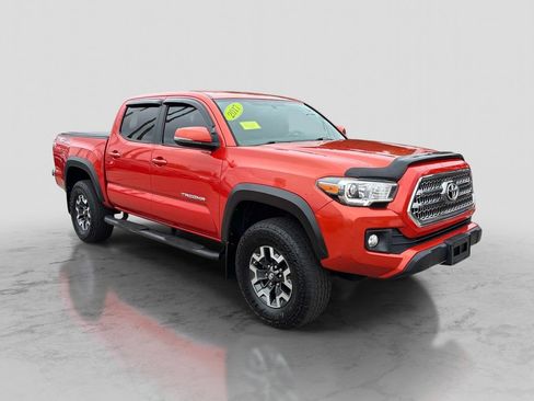 Used 2017 Toyota Tacoma TRD Off-Road w/ Tow Package (A/T) AWD/4WD image 3