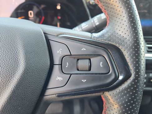Used 2024 Chevrolet Trax RS w/ Sunroof Package FWD image 24