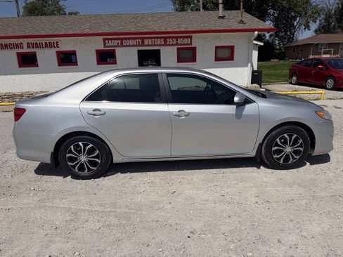 Used 2012 Toyota Camry LE FWD image 2
