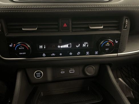 Used 2022 Nissan Rogue S image 11