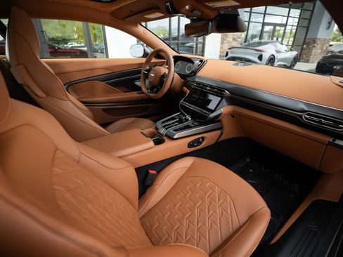 Used 2025 Aston Martin Vanquish RWD image 23