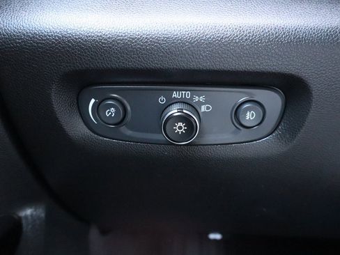 Used 2021 Chevrolet Traverse LT image 12