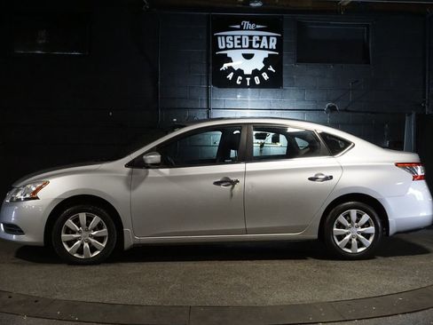Used 2014 Nissan Sentra SV FWD image 2
