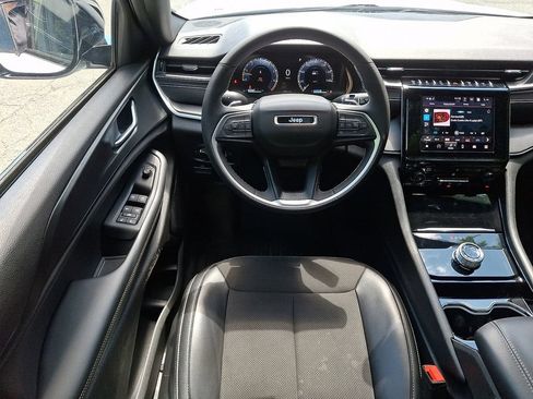 Used 2023 Jeep Grand Cherokee Altitude AWD/4WD image 12
