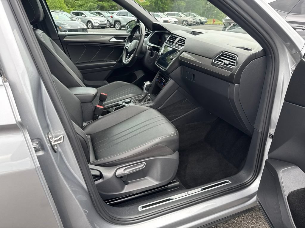 Used 2023 Volkswagen Tiguan SE R-Line AWD/4WD image 24