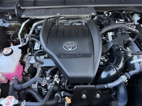 Used 2024 Toyota Highlander LE image 34