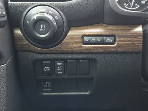 Used 2021 Nissan Titan Platinum Reserve w/ Moonroof Package image 23