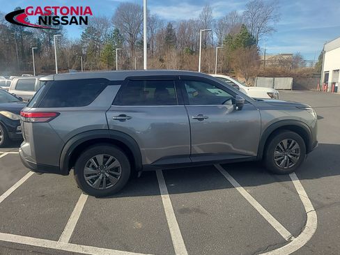Used 2022 Nissan Pathfinder S image 13