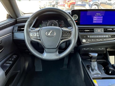 Certified 2025 Lexus ES 300h w/ Premium Package image 5