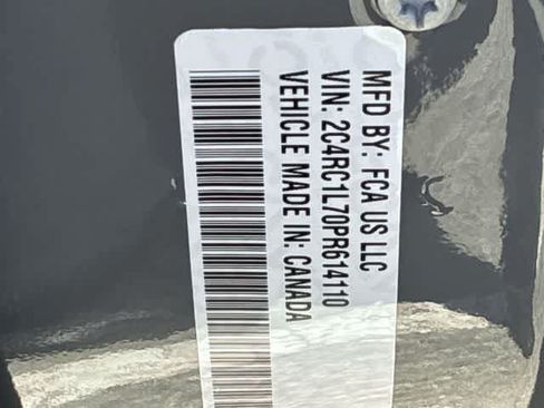 Used 2023 Chrysler Pacifica Touring-L FWD image 37