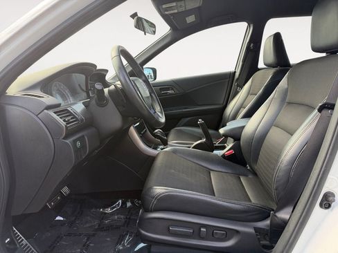 Used 2017 Honda Accord Sport image 6