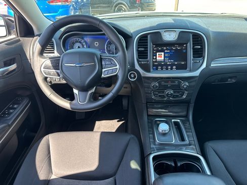 Used 2022 Chrysler 300 Touring w/ Sport Appearance Package RWD image 8